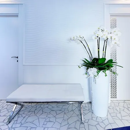 ラ マデグラ シースイート ゲストハウス サレルノ