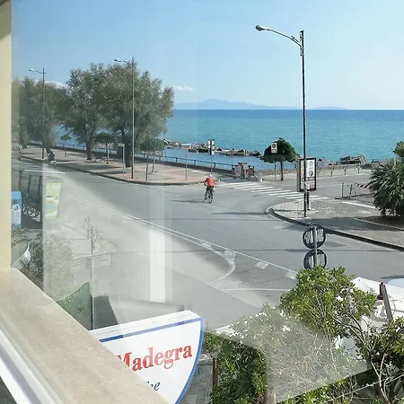 La Madegra Seasuite Affittacamere