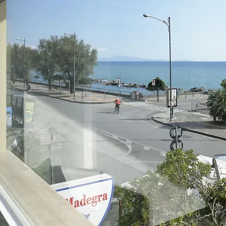 La Madegra Seasuite 4*