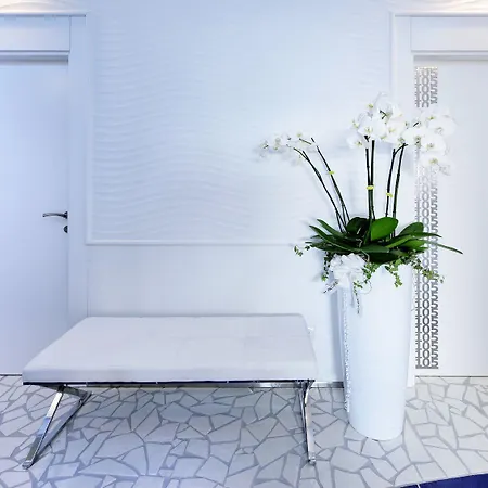 ラ マデグラ シースイート ゲストハウス サレルノ