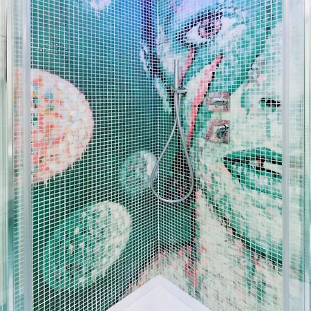 ラ マデグラ シースイート ゲストハウス 4*