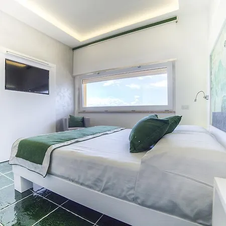 La Madegra Seasuite 4*