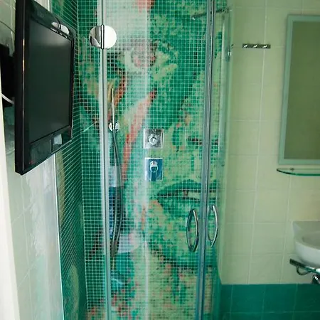 ゲストハウス ラ マデグラ シースイート 4*