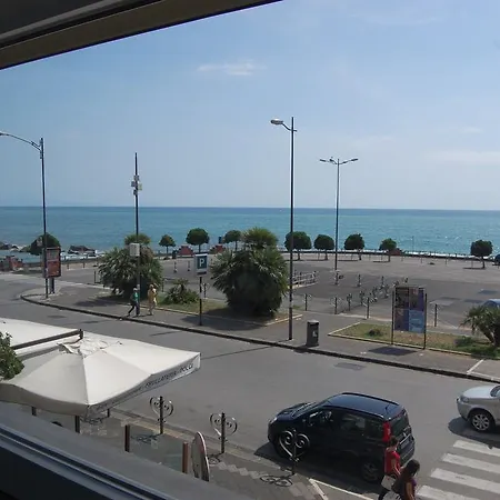 Affittacamere La Madegra Seasuite