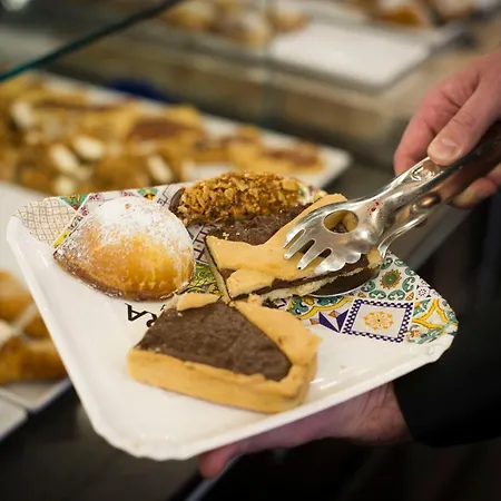 ラ マデグラ シースイート ゲストハウス 4*