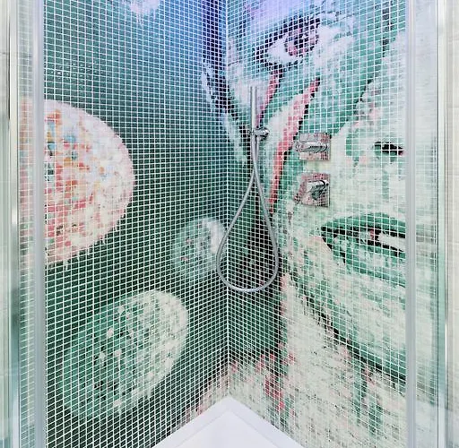 ラ マデグラ シースイート ゲストハウス 4*